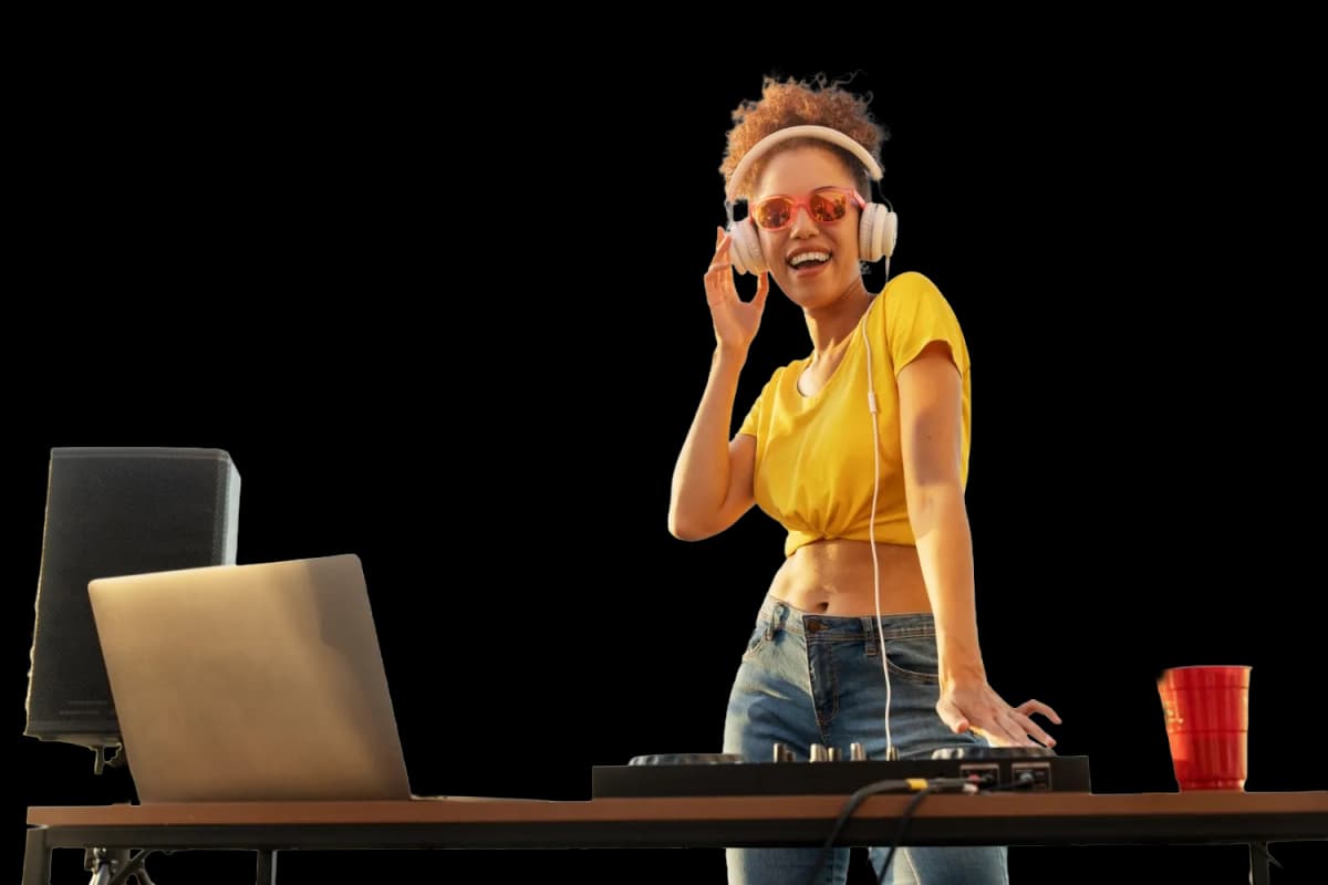 Girl DJ